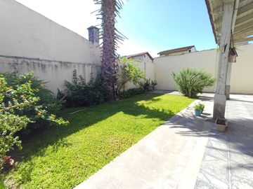 ALQUILER DE CASA DE 5 AMBIENTES EN HURLINGHAM