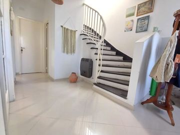 ALQUILER DE CASA DE 5 AMBIENTES EN HURLINGHAM