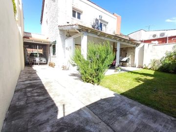 ALQUILER DE CASA DE 5 AMBIENTES EN HURLINGHAM
