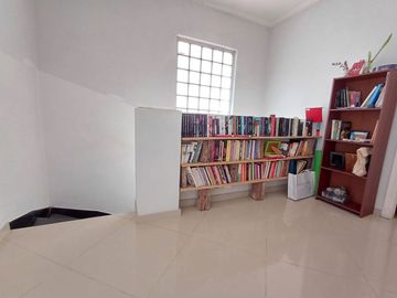 ALQUILER DE CASA DE 5 AMBIENTES EN HURLINGHAM