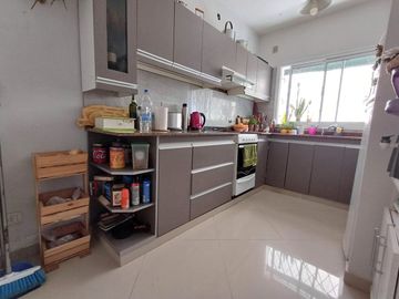 ALQUILER DE CASA DE 5 AMBIENTES EN HURLINGHAM