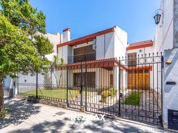 IMPONENTE CASA- DONADO 400. EXCELENTE UBICACION