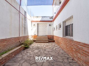 IMPONENTE CASA- DONADO 400. EXCELENTE UBICACION