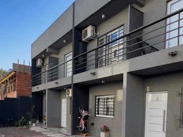 VENTA TRIPLEX - ADOLFO SOURDEAUX -3 AMB - PLAYROOM