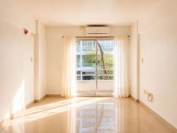 Venta departamento 2 ambientes al frente la perla