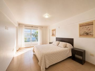 Venta departamento 2 ambientes al frente la perla