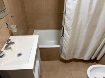 Venta departamento 2 ambientes al frente la perla