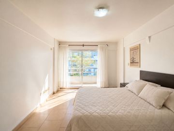 Venta departamento 2 ambientes al frente la perla