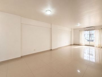 Venta departamento 2 ambientes al frente la perla