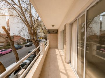 Venta departamento 2 ambientes al frente la perla