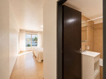 Venta departamento 2 ambientes al frente la perla