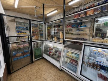 VENTA /PH 5 amb. + local impecable en San Justo