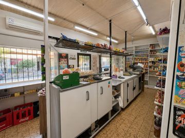 VENTA /PH 5 amb. + local impecable en San Justo