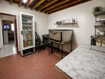 VENTA /PH 5 amb. + local impecable en San Justo