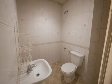 VENTA /PH 5 amb. + local impecable en San Justo