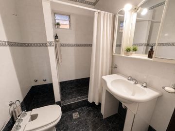 VENTA /PH 5 amb. + local impecable en San Justo
