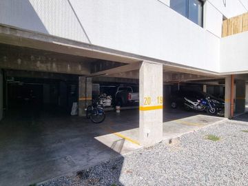VENTA COCHERA SEMICUBIERTA VILLA PUEYRREDON PB