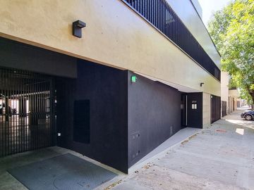 VENTA COCHERA SEMICUBIERTA VILLA PUEYRREDON PB