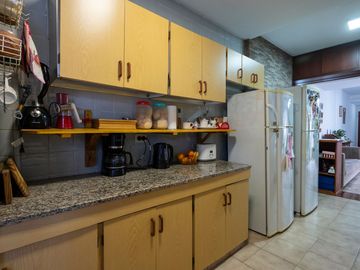 VENTA DPTO 4 AMB C/ESCRITORIO Y PATIOS EN FLORES