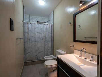 VENTA DPTO 4 AMB C/ESCRITORIO Y PATIOS EN FLORES