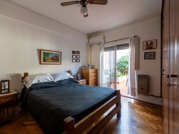 VENTA DPTO 4 AMB C/ESCRITORIO Y PATIOS EN FLORES