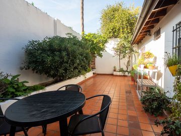 VENTA DPTO 4 AMB C/ESCRITORIO Y PATIOS EN FLORES