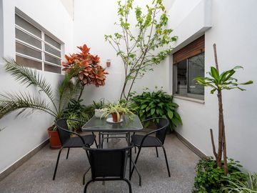 VENTA DPTO 4 AMB C/ESCRITORIO Y PATIOS EN FLORES