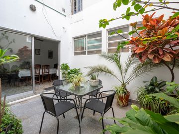 VENTA DPTO 4 AMB C/ESCRITORIO Y PATIOS EN FLORES