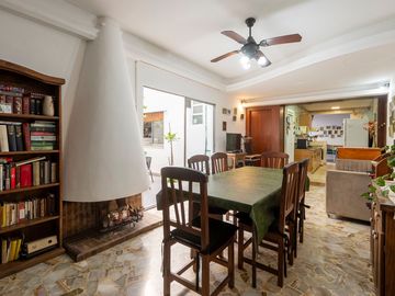 VENTA DPTO 4 AMB C/ESCRITORIO Y PATIOS EN FLORES