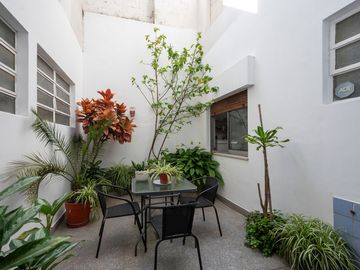 VENTA DPTO 4 AMB C/ESCRITORIO Y PATIOS EN FLORES
