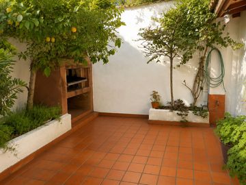 VENTA DPTO 4 AMB C/ESCRITORIO Y PATIOS EN FLORES