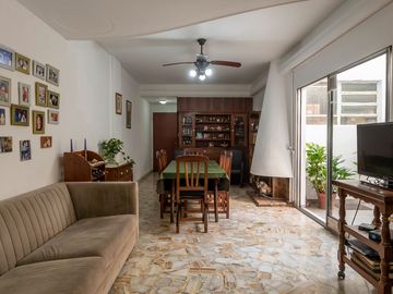 VENTA DPTO 4 AMB C/ESCRITORIO Y PATIOS EN FLORES