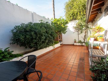 VENTA DPTO 4 AMB C/ESCRITORIO Y PATIOS EN FLORES
