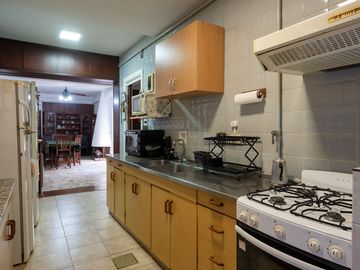 VENTA DPTO 4 AMB C/ESCRITORIO Y PATIOS EN FLORES