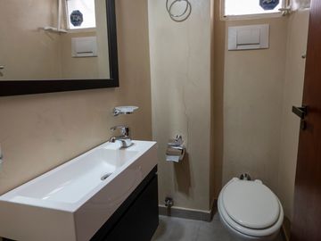 VENTA DPTO 4 AMB C/ESCRITORIO Y PATIOS EN FLORES