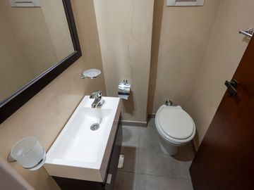 VENTA DPTO 4 AMB C/ESCRITORIO Y PATIOS EN FLORES