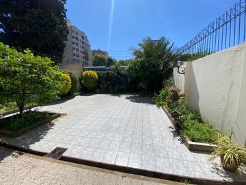 VENTA DEPTO 4 AMB C/DEP y ESP. GUARDACOCHE FLORES