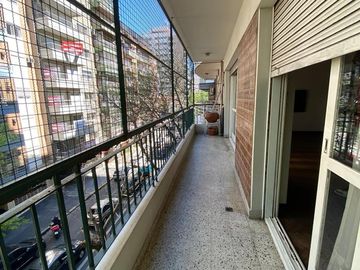 VENTA DEPTO 4 AMB C/DEP y ESP. GUARDACOCHE FLORES