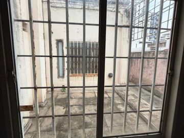 VENTA LOCAL VIVIENDA A REFACCIONAR ALBERDI PATIO