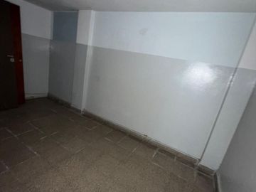 VENTA LOCAL VIVIENDA A REFACCIONAR ALBERDI PATIO