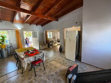 CASA 2 DORM CON COCHERA LICEO 3RA SECCION