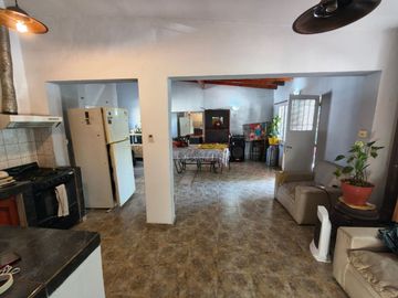 CASA 2 DORM CON COCHERA LICEO 3RA SECCION