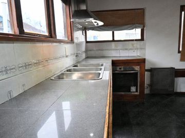 Casa con 2 Departamentos