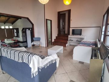 Casa con 2 Departamentos
