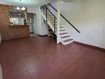VENTA PH 4 AMBIENTES COCHERA PATIO PILAR CENTRO