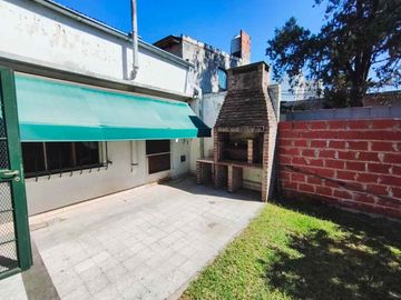 Venta Casa Villa Alemania Amplio Jardín Cochera