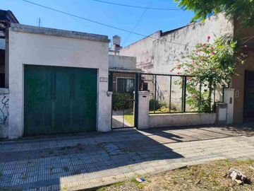Venta Casa Villa Alemania Amplio Jardín Cochera