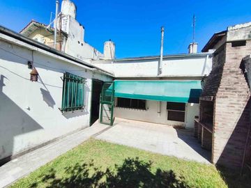 Venta Casa Villa Alemania Amplio Jardín Cochera