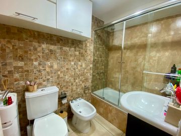 VENTA DTO 3 AMB + 2 COCHERAS - CASEROS
