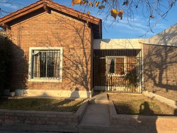 VENTA DE CASA EN BARRIO NATANIA 23 - GUAYMALLÉN